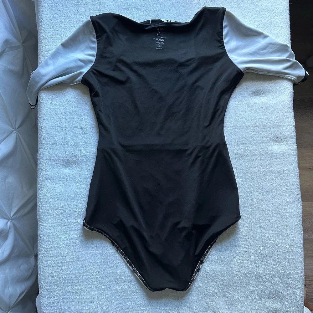 Seea Zuma women’s one piece swim/surf suit - Picture 5 of 6